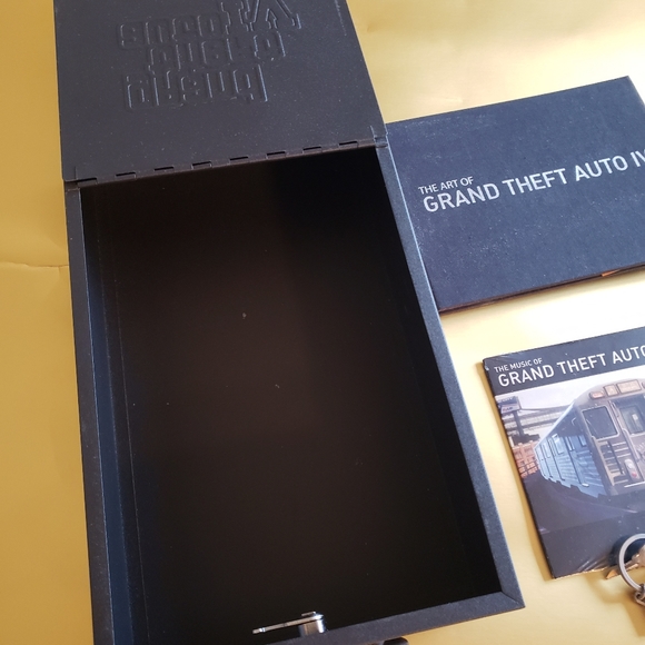 Grand Theft Auto Steel Safe Deposit Lock Box Collectible, cd and art book - Picture 3 of 5